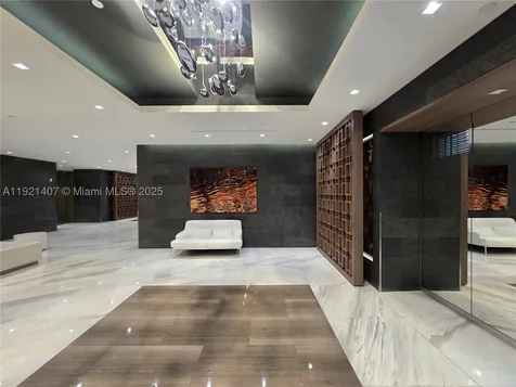 400 Sunny Isles Blvd (2 Parkings) Sunny Isles Beach FL 33160