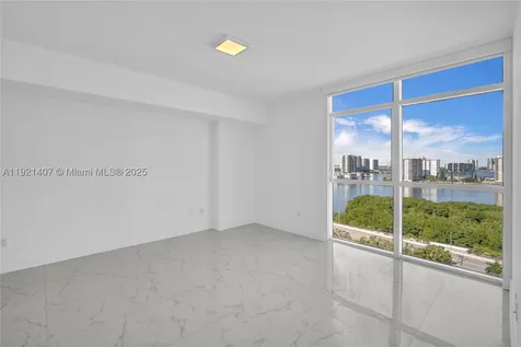 400 Sunny Isles Blvd (2 Parkings) Sunny Isles Beach FL 33160