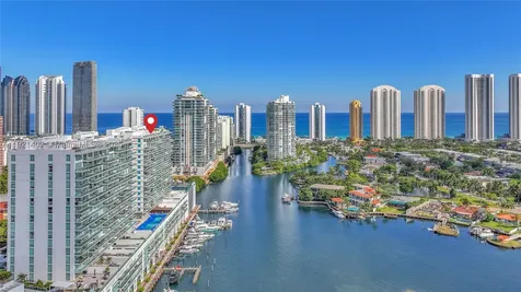 400 Sunny Isles Blvd (2 Parkings) Sunny Isles Beach FL 33160