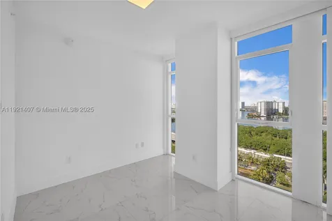 400 Sunny Isles Blvd (2 Parkings) Sunny Isles Beach FL 33160