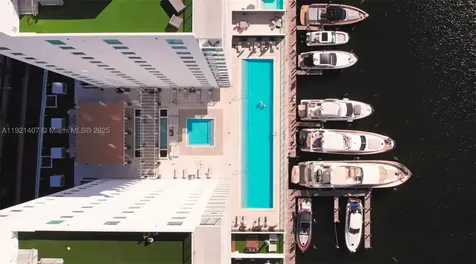 400 Sunny Isles Blvd (2 Parkings) Sunny Isles Beach FL 33160