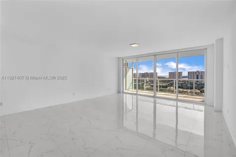 400 Sunny Isles Blvd (2 Parkings) Sunny Isles Beach FL 33160