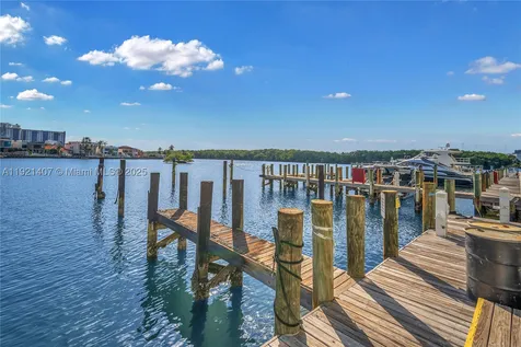 400 Sunny Isles Blvd (2 Parkings) Sunny Isles Beach FL 33160