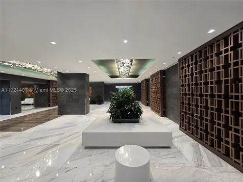 400 Sunny Isles Blvd (2 Parkings) Sunny Isles Beach FL 33160