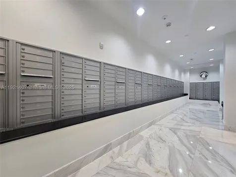 400 Sunny Isles Blvd (2 Parkings) Sunny Isles Beach FL 33160