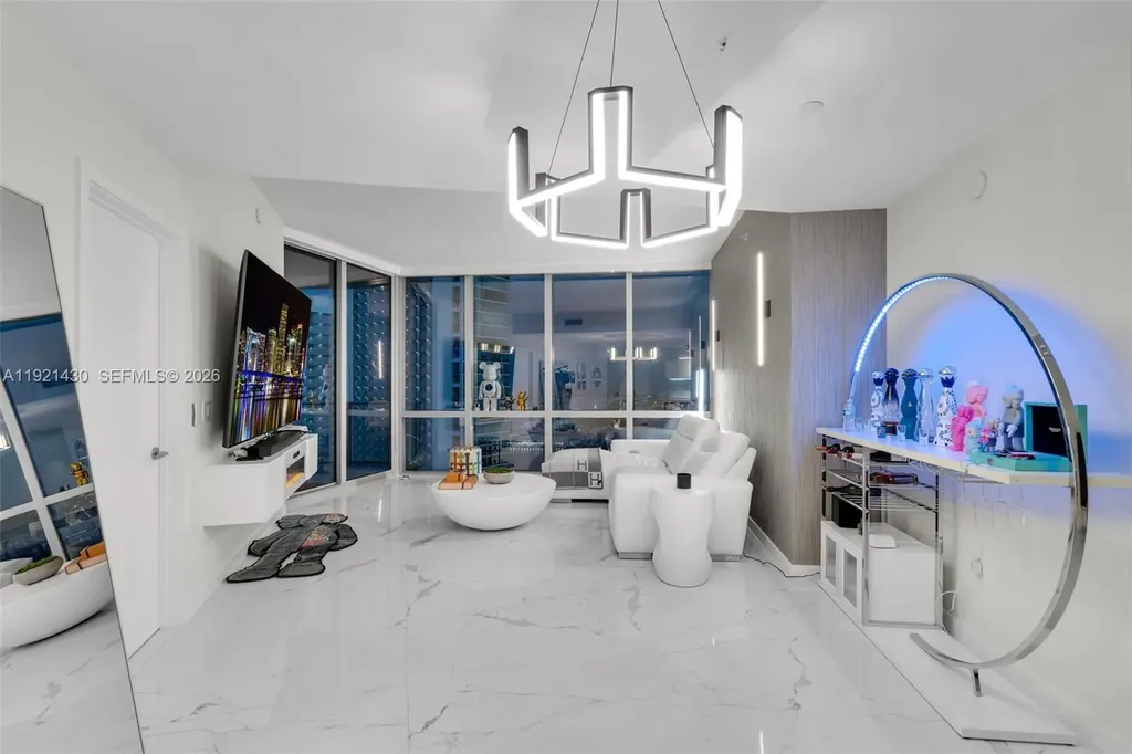 851 NE 1st Avenue Miami FL 33132