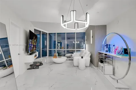 851 NE 1st Avenue Miami FL 33132