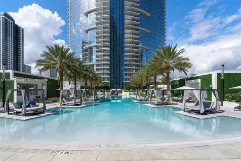 851 NE 1st Avenue Miami FL 33132