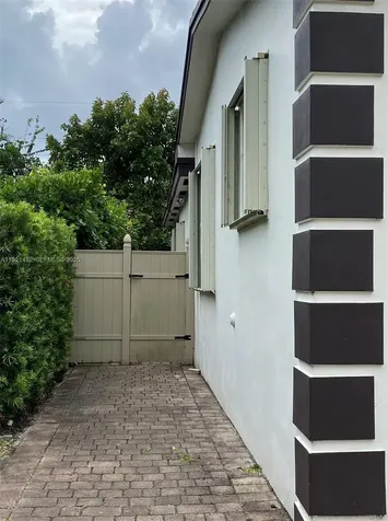 7880 SW 14th Terrace Miami FL 33144
