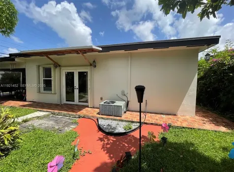 7880 SW 14th Terrace Miami FL 33144