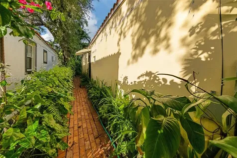 37 NE 44th Street Miami FL 33137