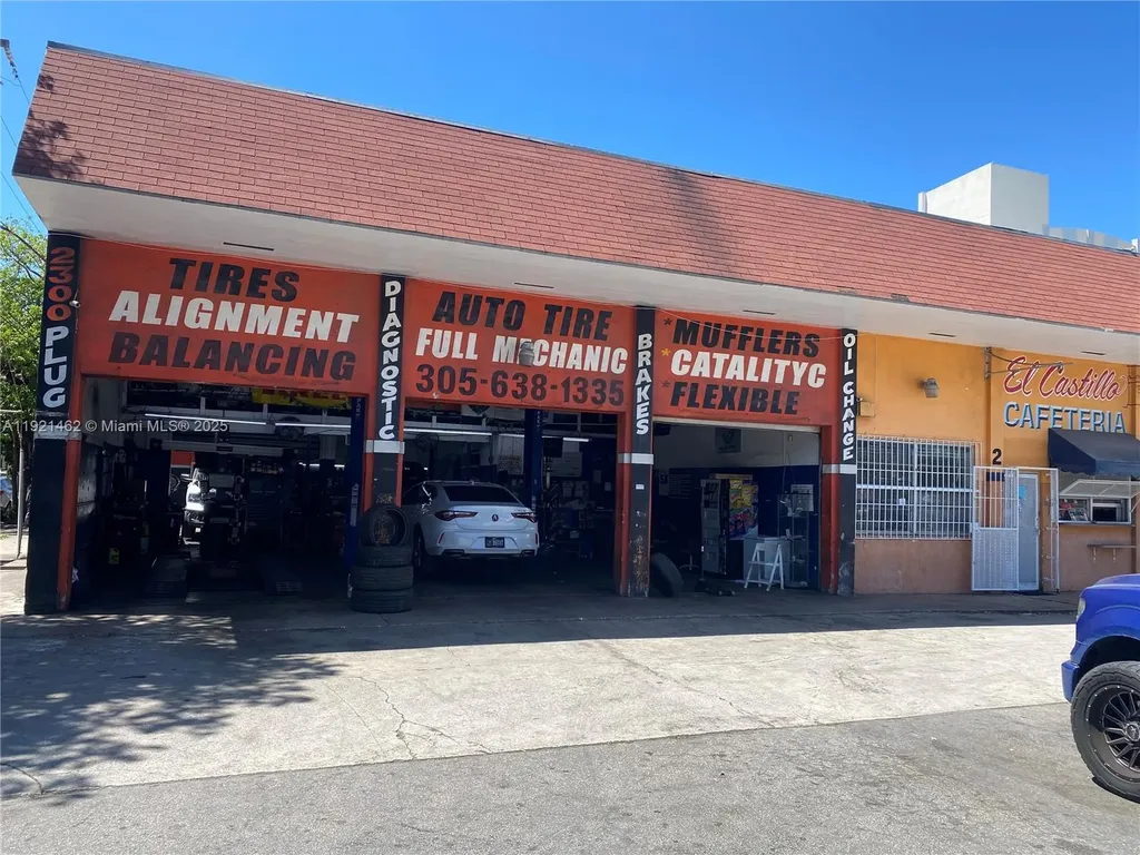 2300 NW 17th Street Miami FL 33142