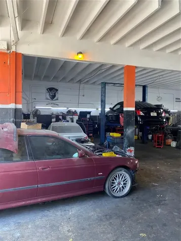 2300 NW 17th Street Miami FL 33142