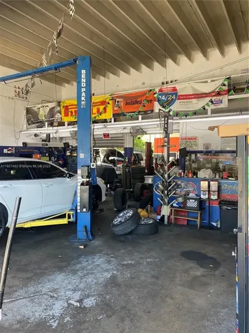 2300 NW 17th Street Miami FL 33142