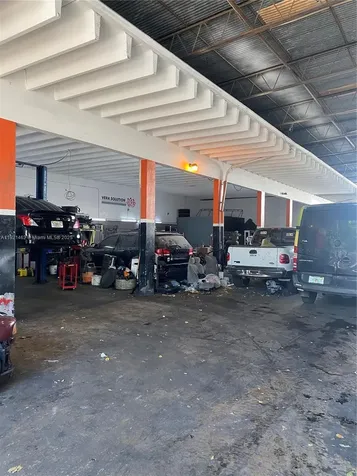 2300 NW 17th Street Miami FL 33142