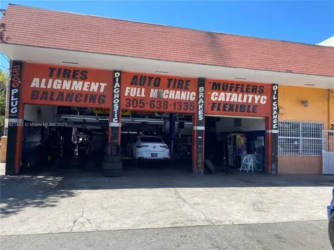 2300 NW 17th Street Miami FL 33142