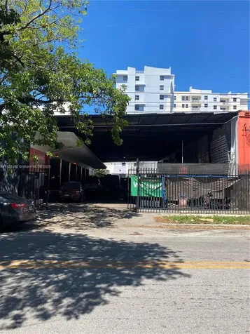 2300 NW 17th Street Miami FL 33142