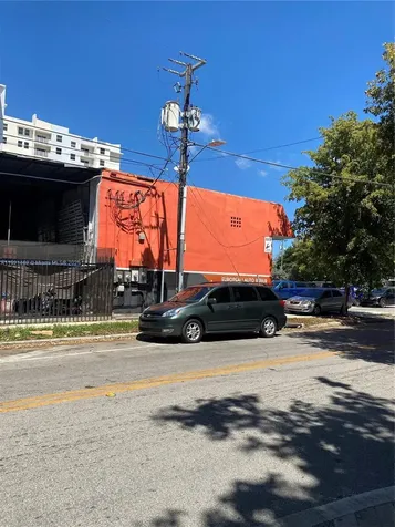 2300 NW 17th Street Miami FL 33142
