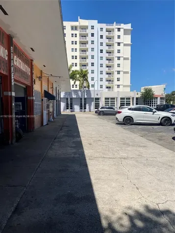 2300 NW 17th Street Miami FL 33142
