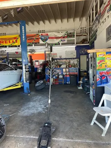 2300 NW 17th Street Miami FL 33142