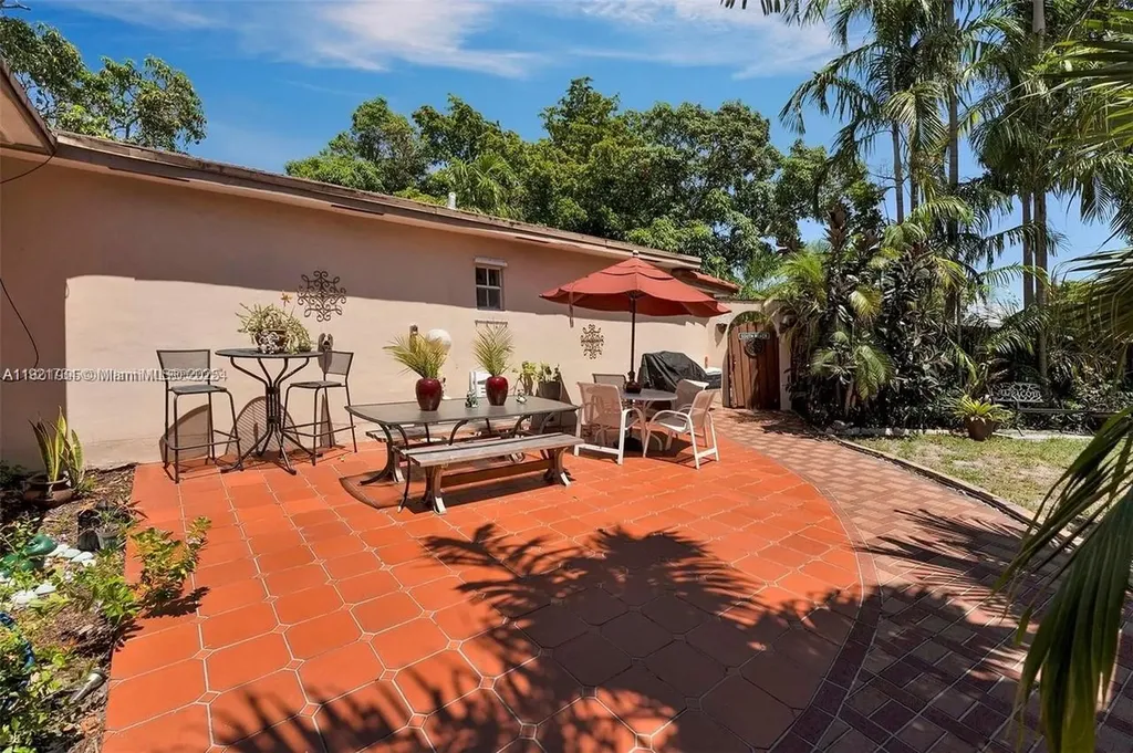 23 SW 8th Street Hallandale Beach FL 33009