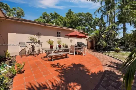 23 SW 8th Street Hallandale Beach FL 33009