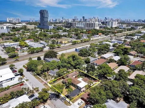 23 SW 8th Street Hallandale Beach FL 33009