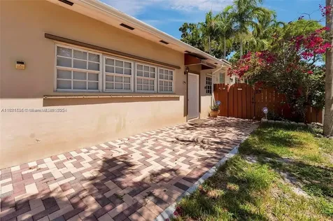 23 SW 8th Street Hallandale Beach FL 33009