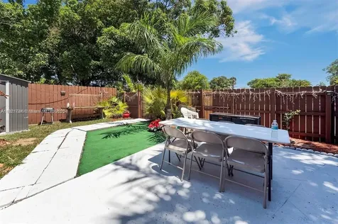 23 SW 8th Street Hallandale Beach FL 33009
