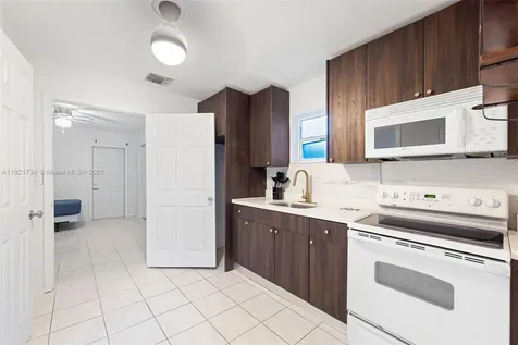 23 SW 8th Street Hallandale Beach FL 33009