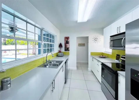 4420 NW 30th Court Lauderdale Lakes FL 33313