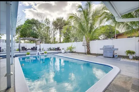 4420 NW 30th Court Lauderdale Lakes FL 33313