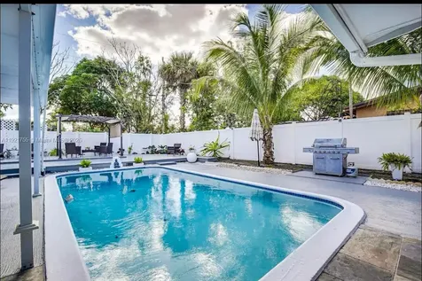 4420 NW 30th Court Lauderdale Lakes FL 33313