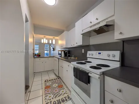 100 Lincoln Road Miami Beach FL 33139