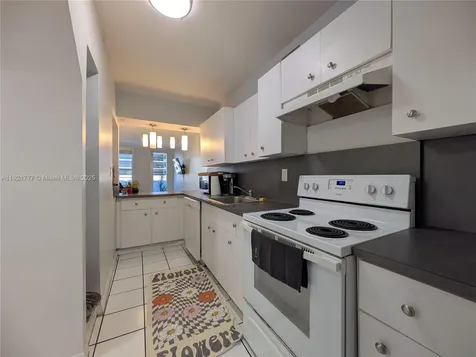 100 Lincoln Road Miami Beach FL 33139