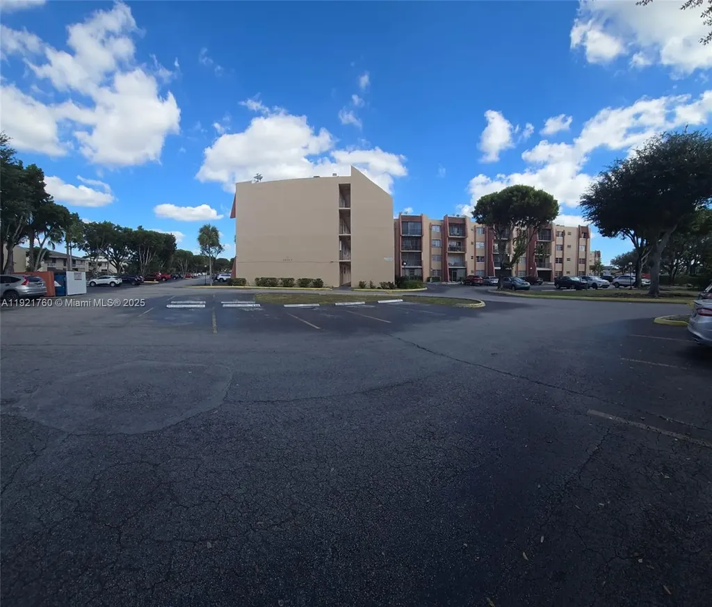 13707 Kendale Lakes Circle Miami FL 33183