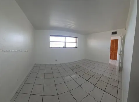 13707 Kendale Lakes Circle Miami FL 33183