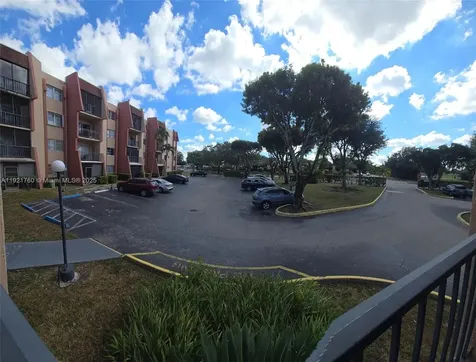 13707 Kendale Lakes Circle Miami FL 33183