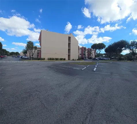 13707 Kendale Lakes Circle Miami FL 33183