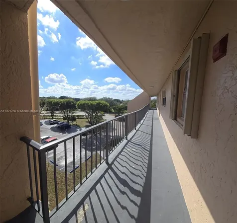 13707 Kendale Lakes Circle Miami FL 33183