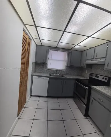 13707 Kendale Lakes Circle Miami FL 33183