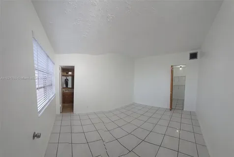 13707 Kendale Lakes Circle Miami FL 33183