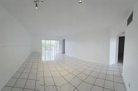 13707 Kendale Lakes Circle Miami FL 33183