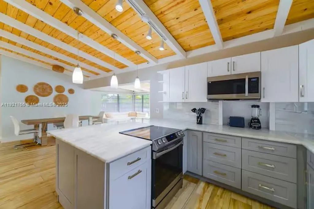 2443 Tortugas Lane Fort Lauderdale FL 33312