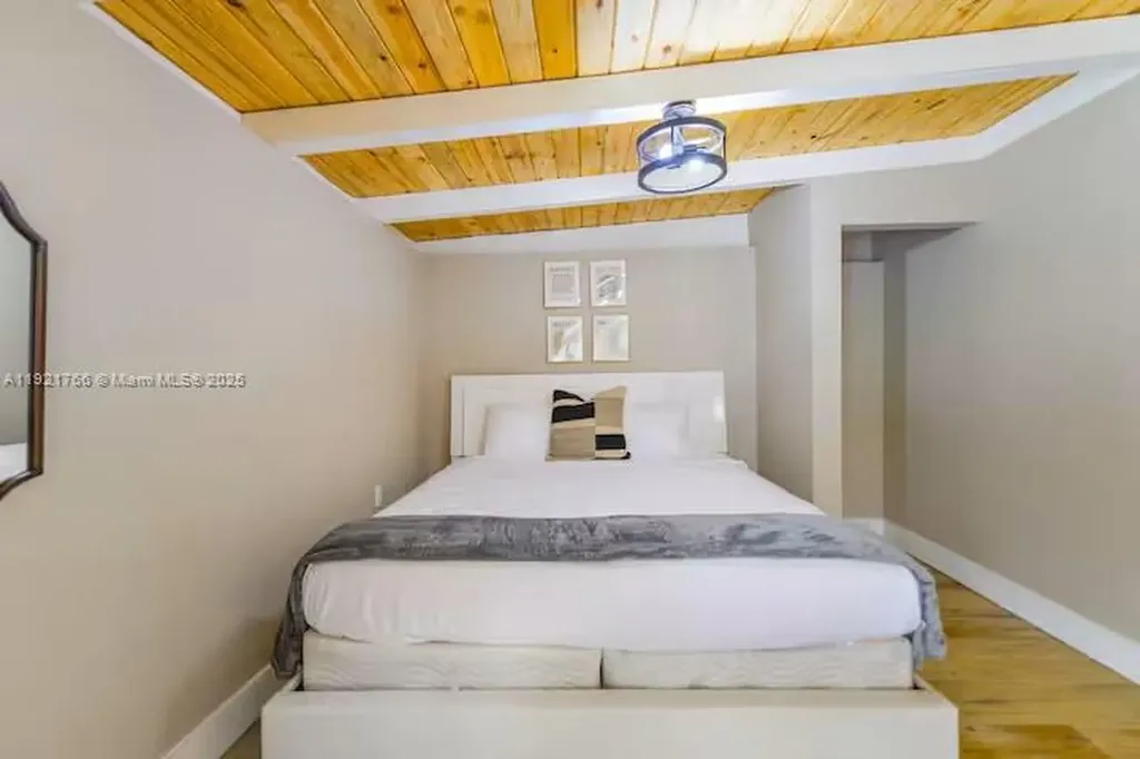 2443 Tortugas Lane Fort Lauderdale FL 33312