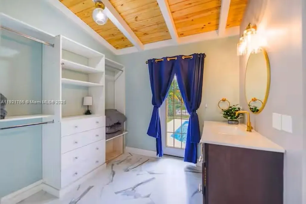 2443 Tortugas Lane Fort Lauderdale FL 33312