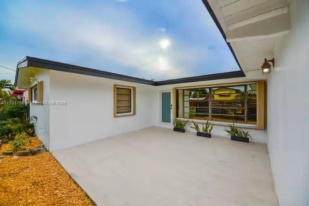 2443 Tortugas Lane Fort Lauderdale FL 33312