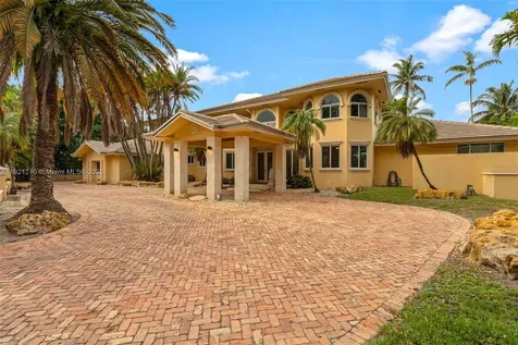 7225 Gleneagle Drive Miami Lakes FL 33014