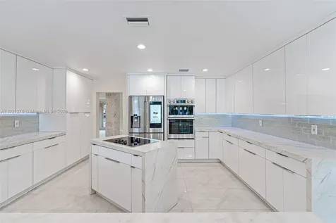 7225 Gleneagle Drive Miami Lakes FL 33014