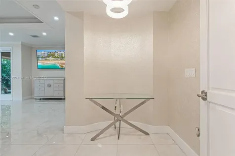 7225 Gleneagle Drive Miami Lakes FL 33014